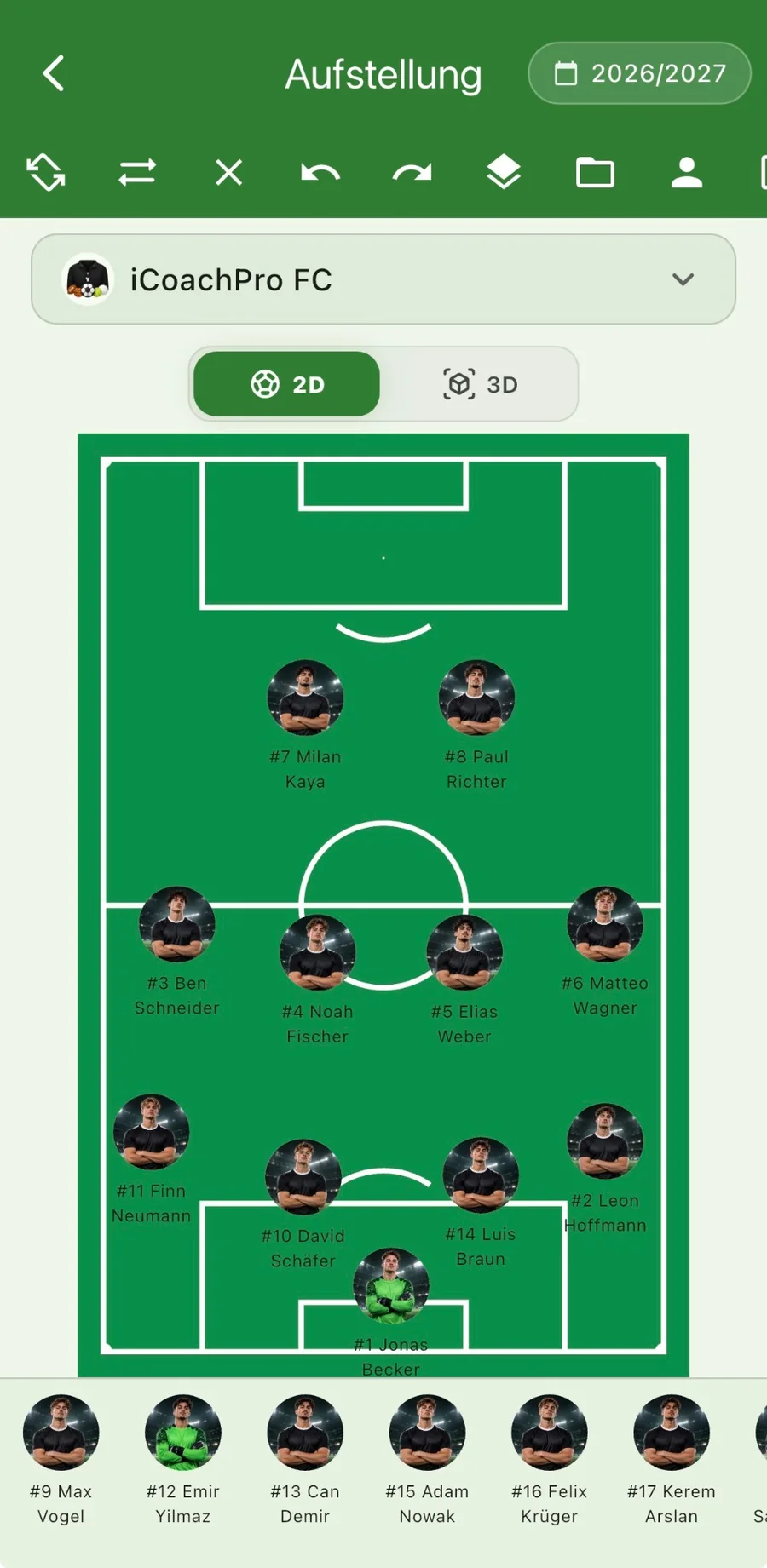 iCoachPro 2D football formation with player names and positions.